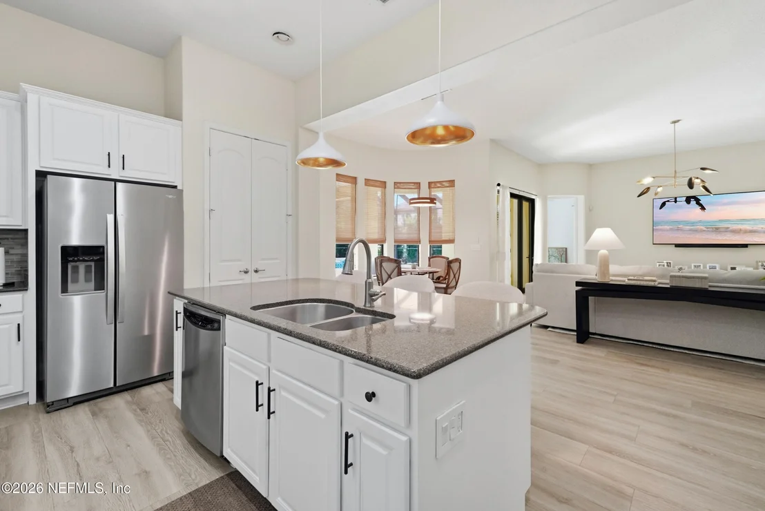 Photo of 804 STELLING Court