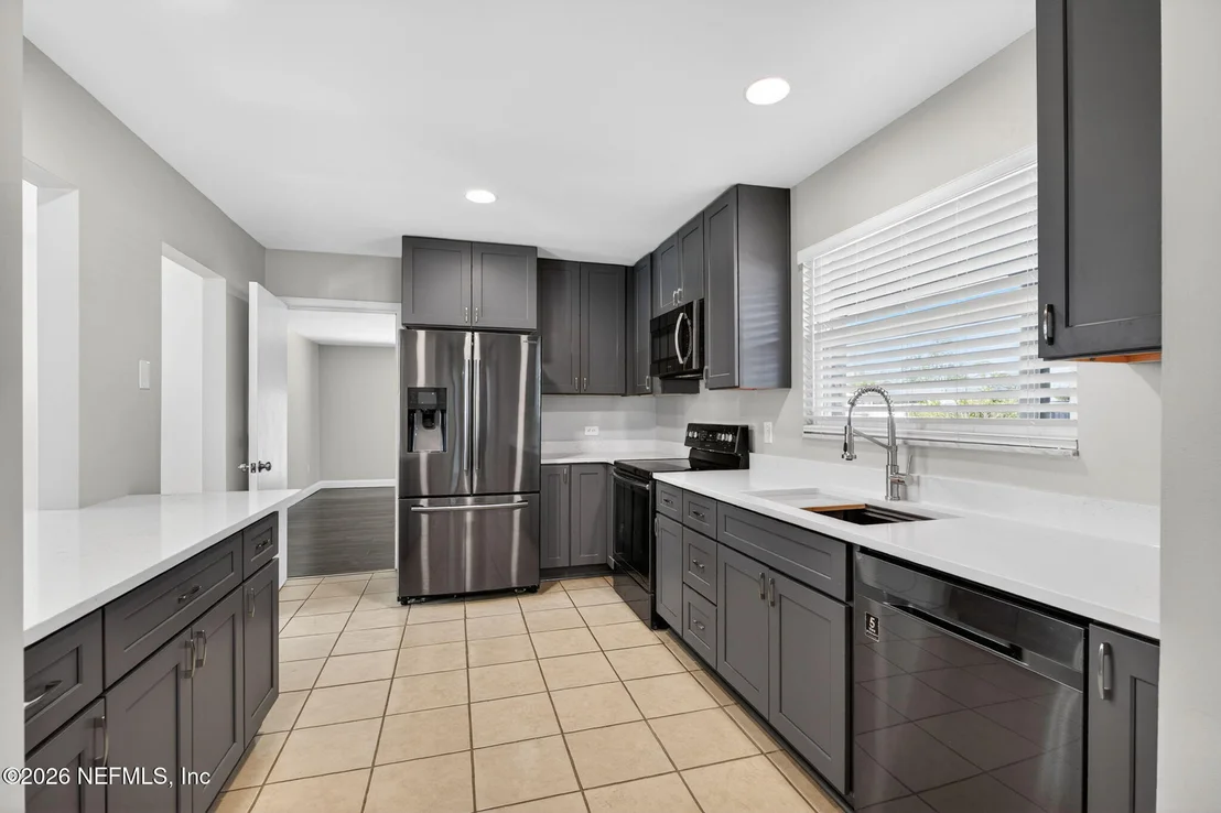 Photo of 8294 COLLINS Road