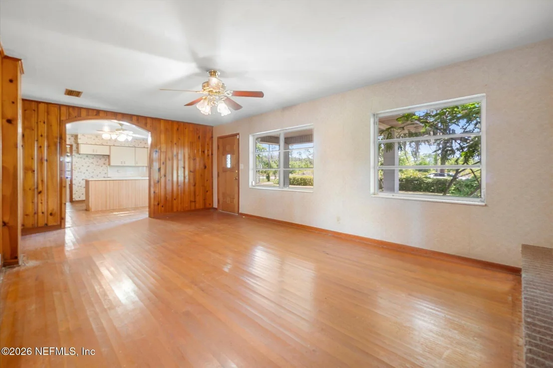 Photo of 786 W RIVER Road