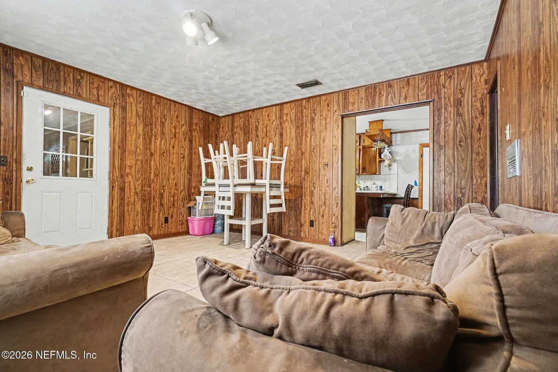 Photo of 1826 LEON Road