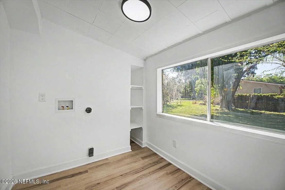 Photo of 2520 LARSEN Road