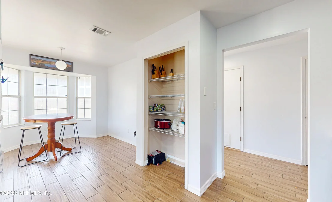 Photo of 877 JACKSON Road