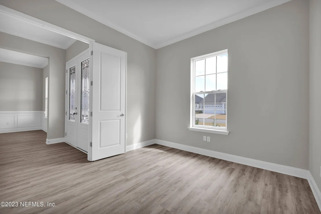 Photo of 162 LOMOND Court