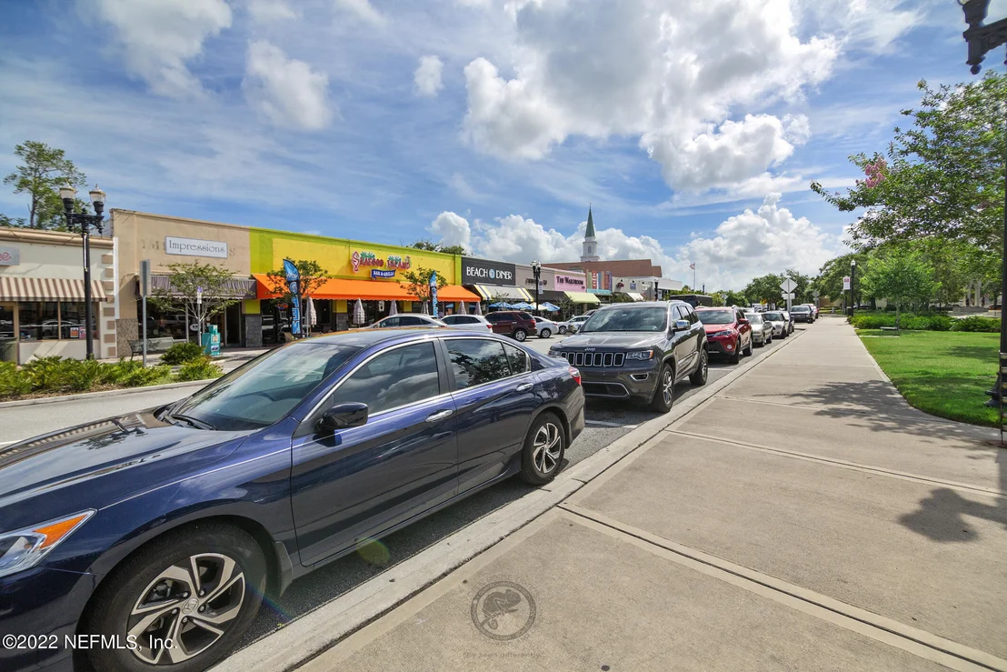 Photo of 927 ARBOR Lane