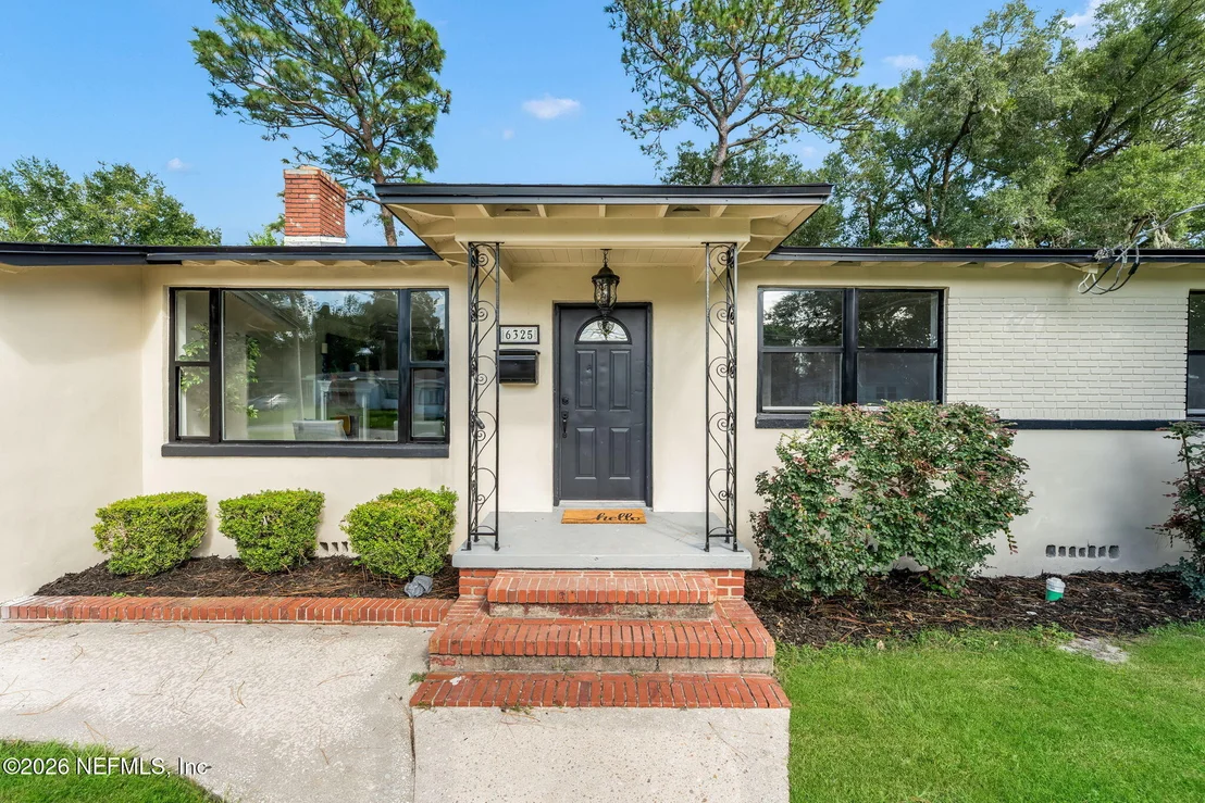 Photo of 6325 MERCER Circle W