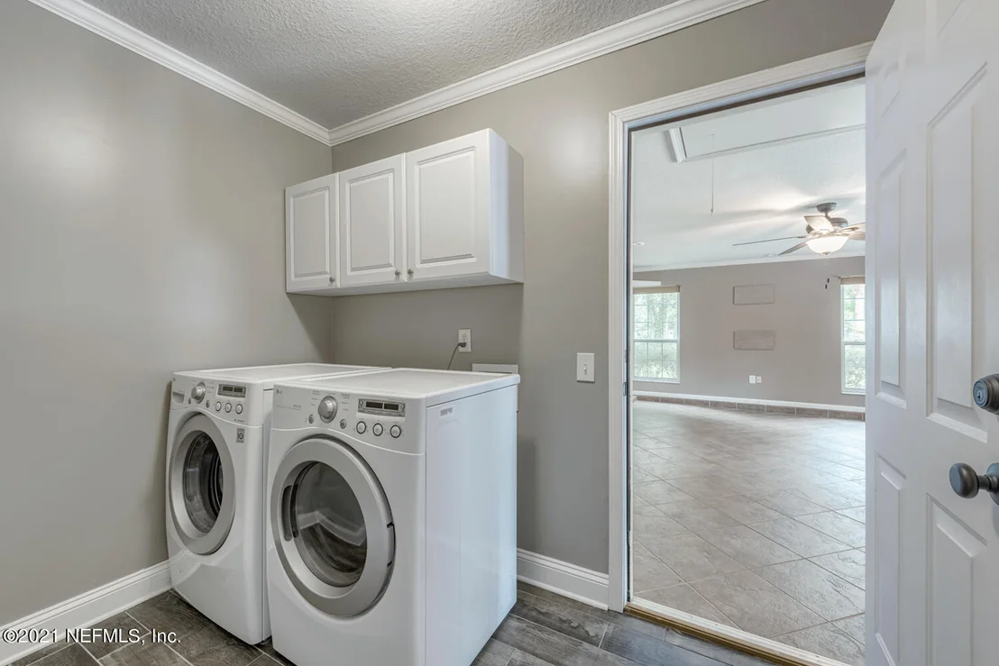 Photo of 370 CIRCLE Drive W