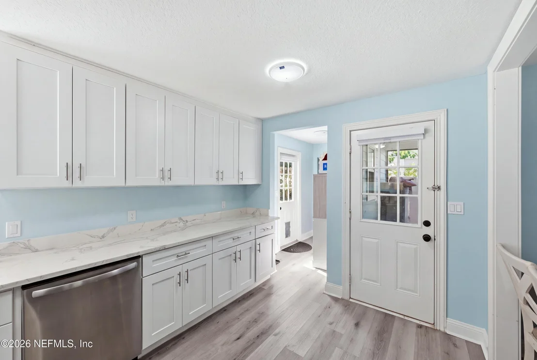 Photo of 1745 HILLTOP Boulevard