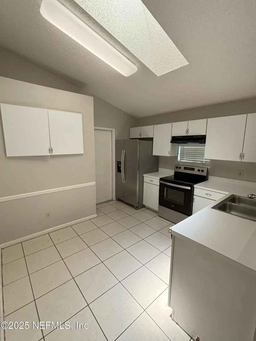 Photo of 71 NAUGATUCK Drive
