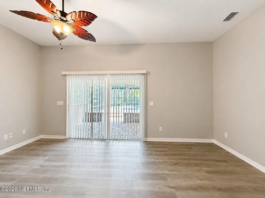 Photo of 3345 KINGS Road S