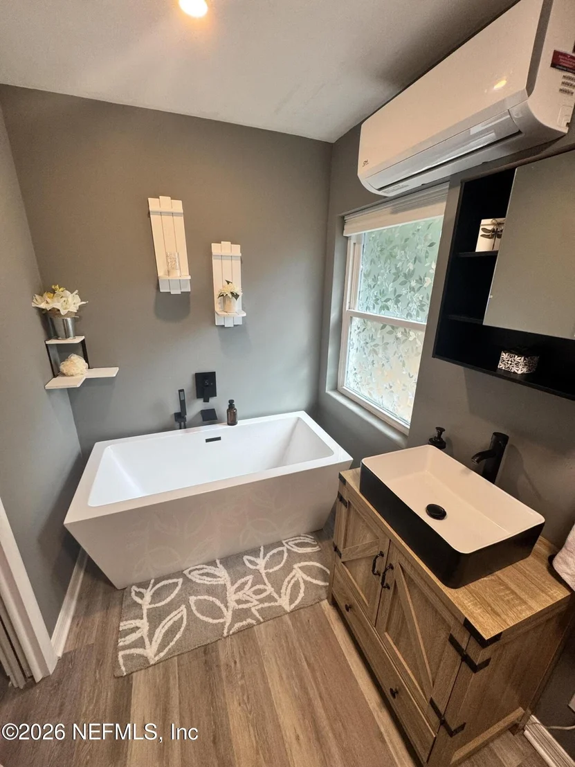 Photo of 113 STOCK Avenue