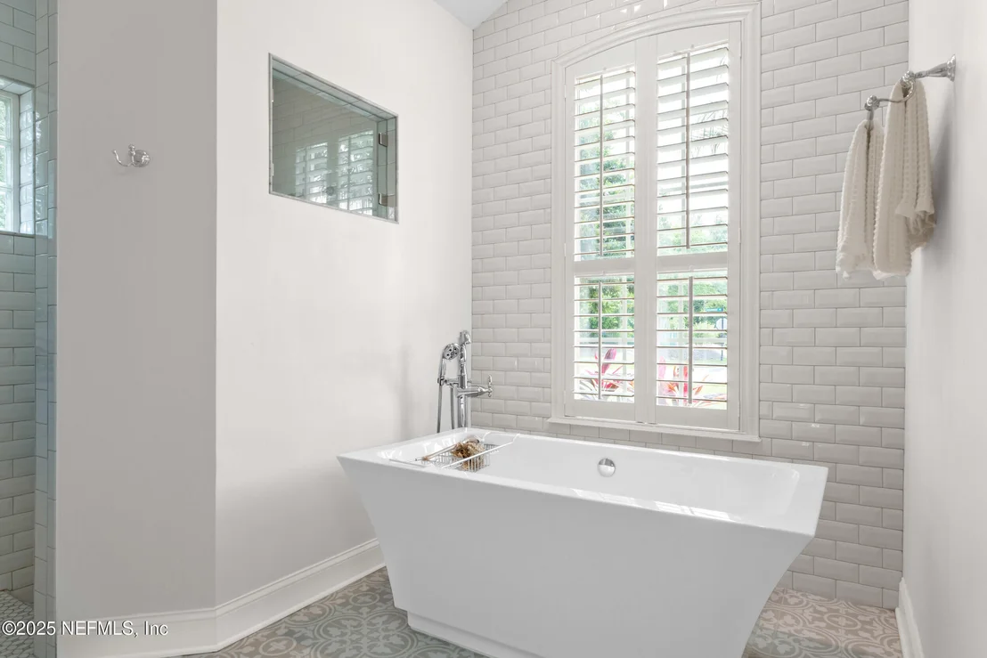 Photo of 389 SUMMERSET Drive