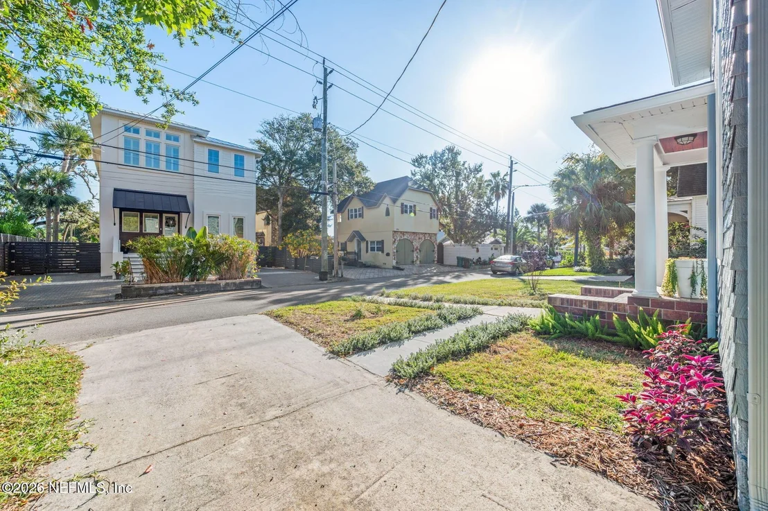 Photo of 142 WASHINGTON Street