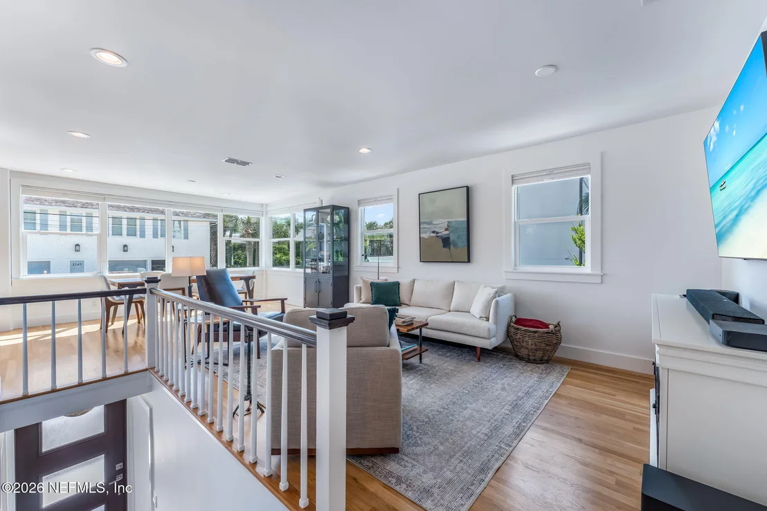 Photo of 1242 BEACH Avenue