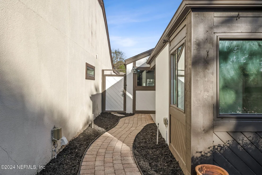 Photo of 7826 LINKSIDE Drive