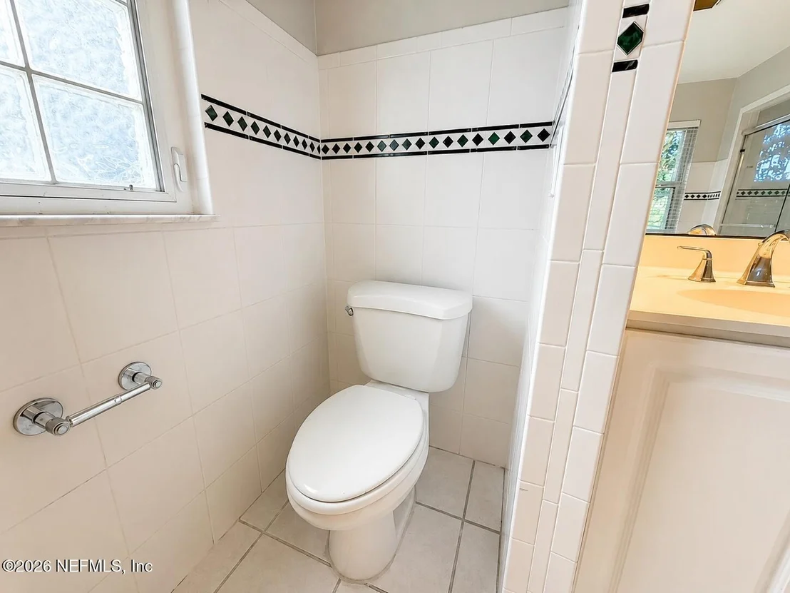 Photo of 3345 KINGS Road S