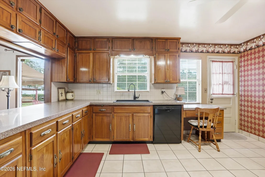 Photo of 1884 PARKCREST Drive