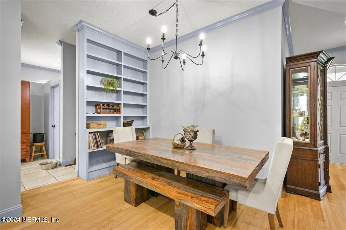 Photo of 389 W TROPICAL Trace