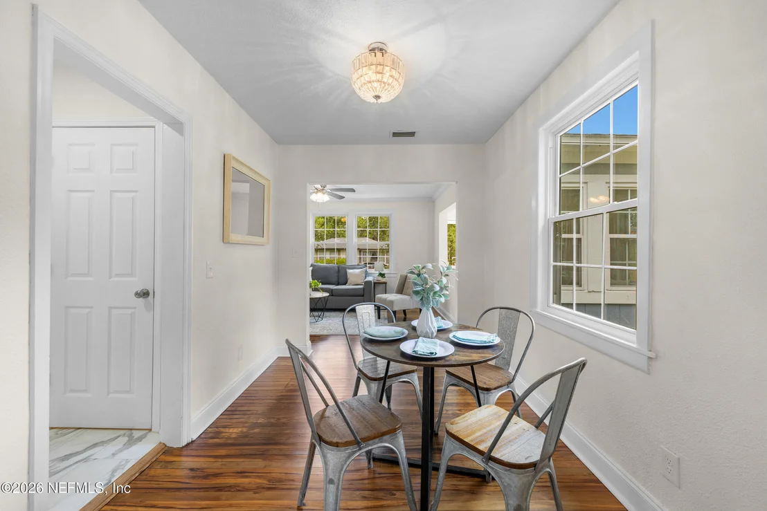 Photo of 1263 MACARTHUR Street