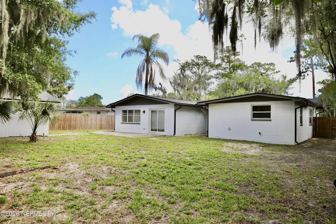 Photo of 1050 GLYNLEA Road