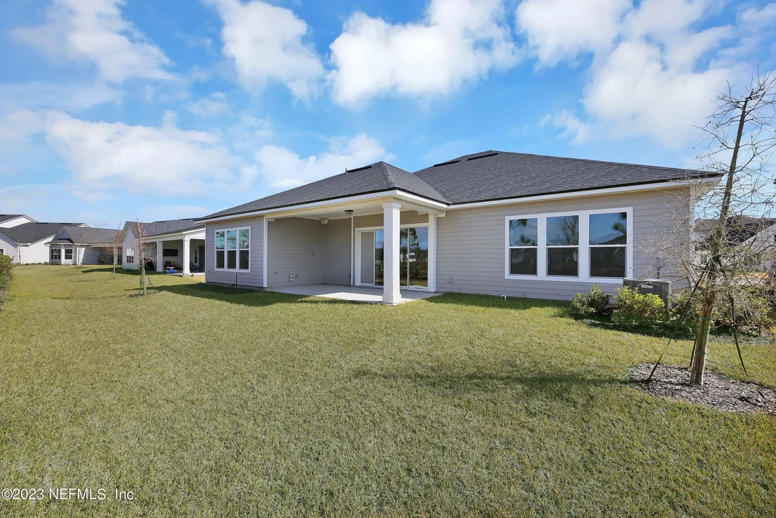 Photo of 162 LOMOND Court