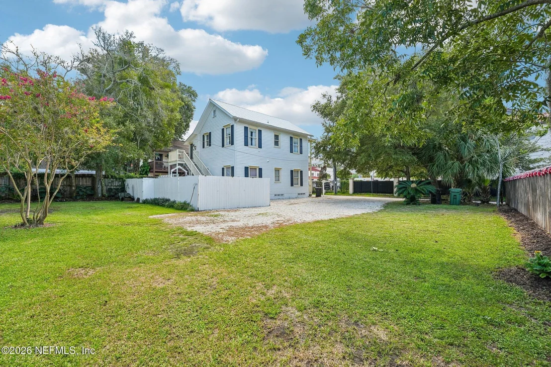 Photo of 249 CHARLOTTE Street