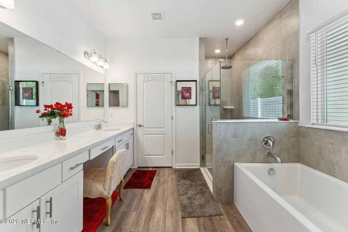 Photo of 120 OAKLEAF Way