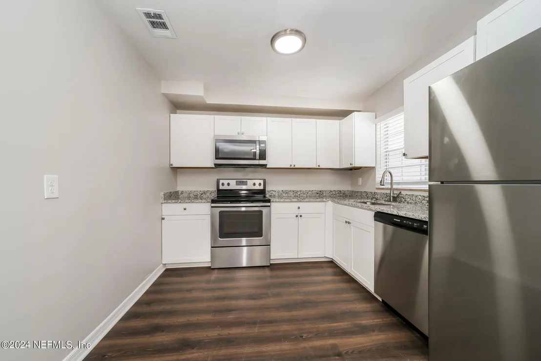 Photo of 5635 CRESTVIEW Road