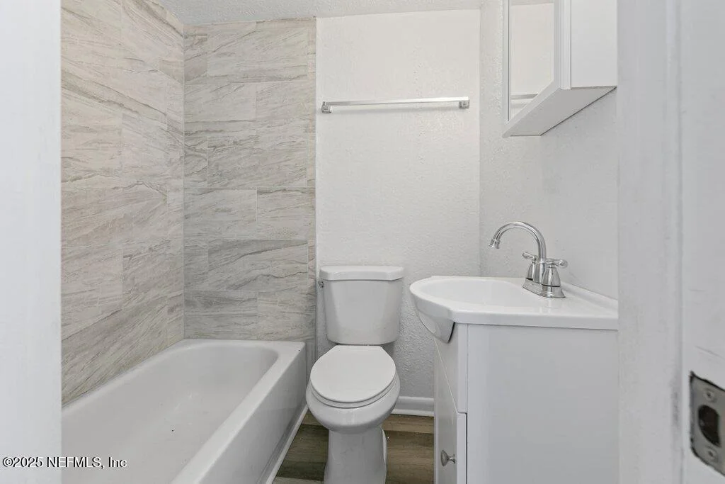 Photo of 2864 LEONID Road