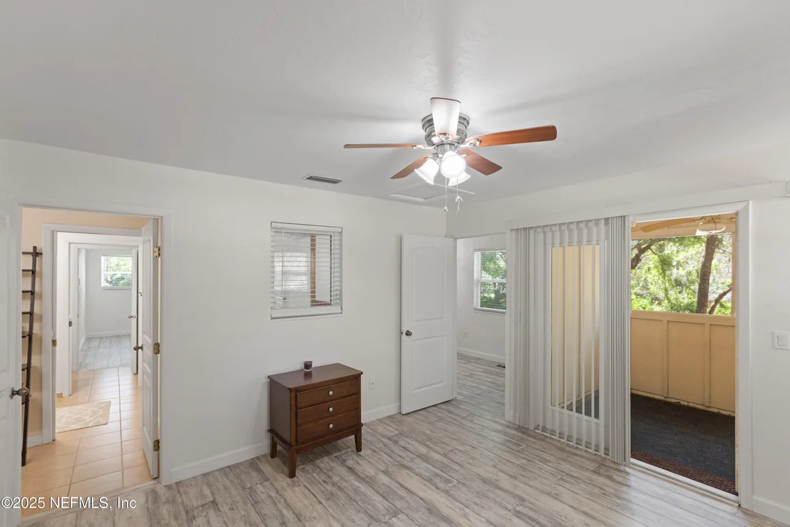 Photo of 303 SE 3RD Avenue