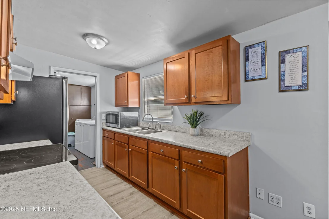 Photo of 4003 MEEK Drive S