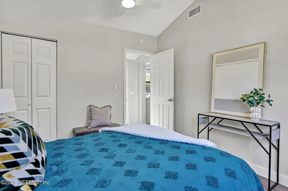 Photo of 2425 HOLMES Street
