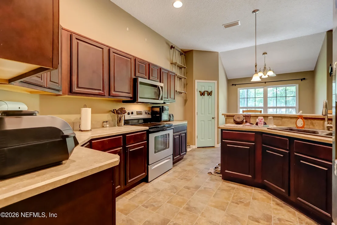 Photo of 44629 WOODLAND Circle