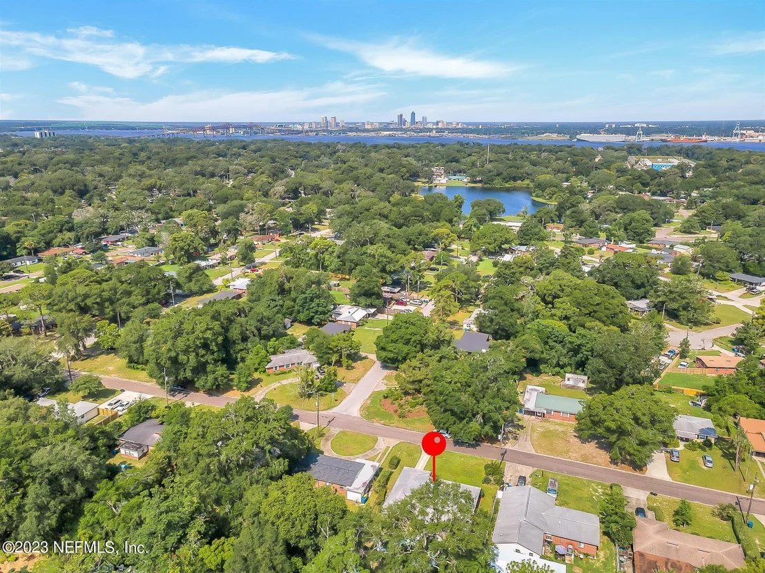 Photo of 2233 MAPLE LEAF Drive E
