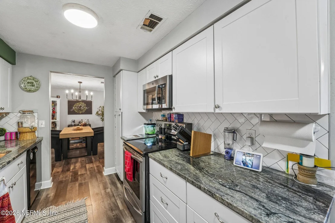 Photo of 472 SIGSBEE Road