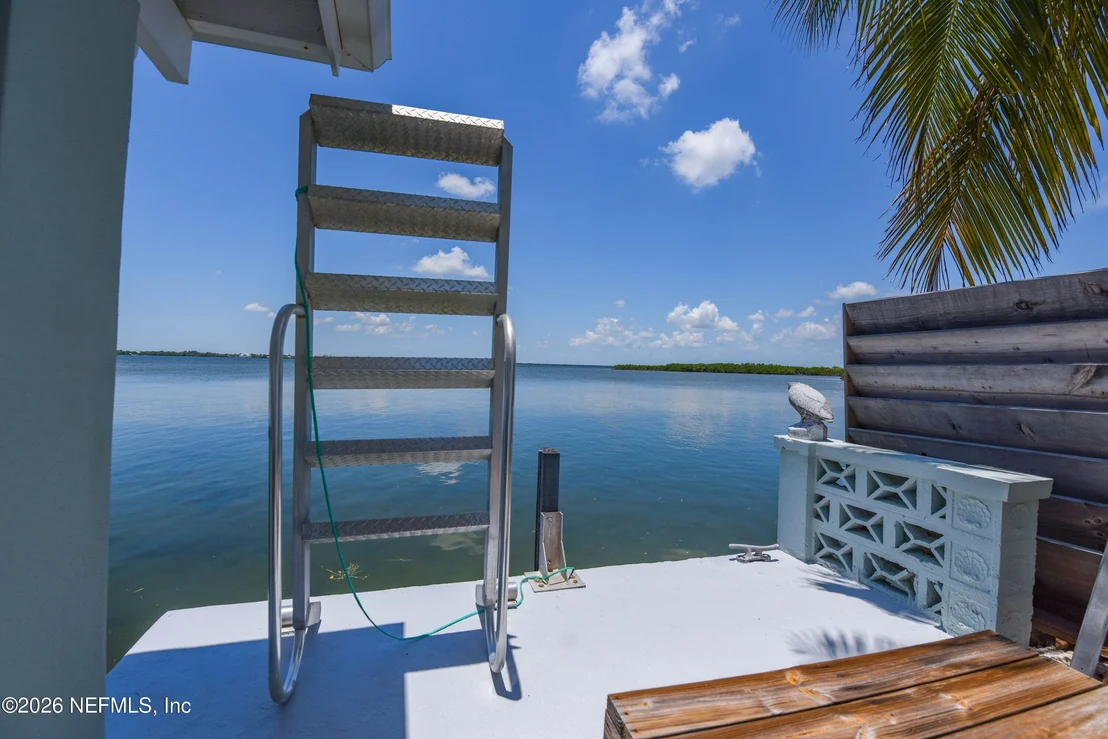 Photo of 1136 W SHORE Drive
