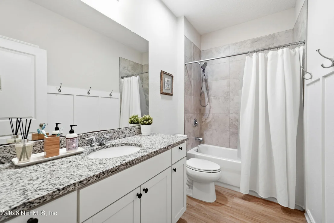 Photo of 490 WINDERMERE Way