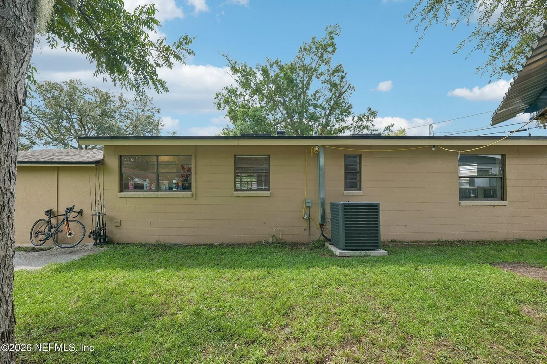 Photo of 5121 DUNSTAN Road