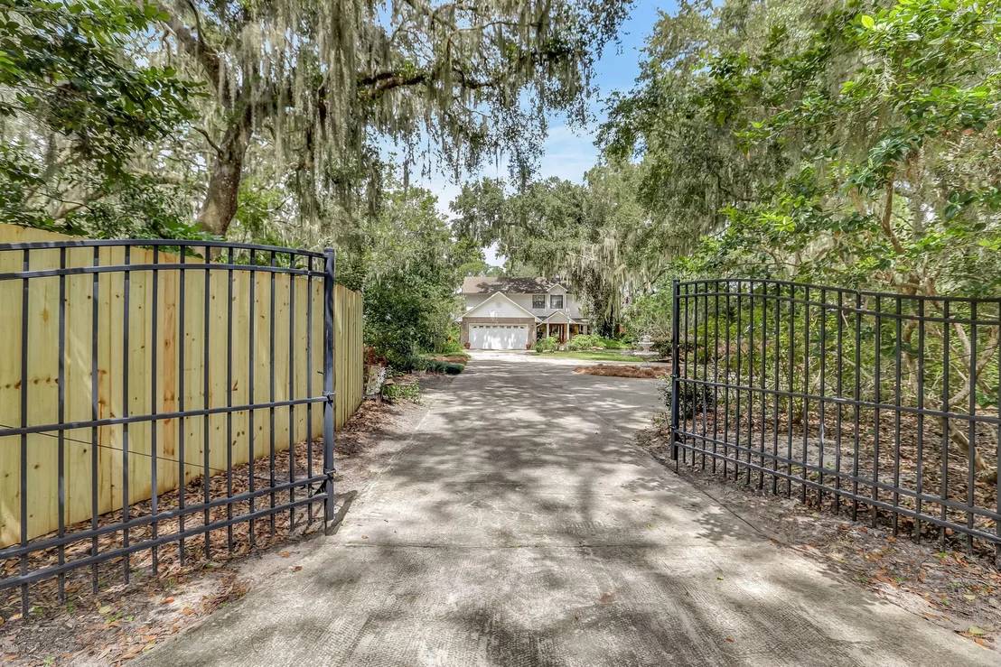 Photo of 8232 RIVER Road