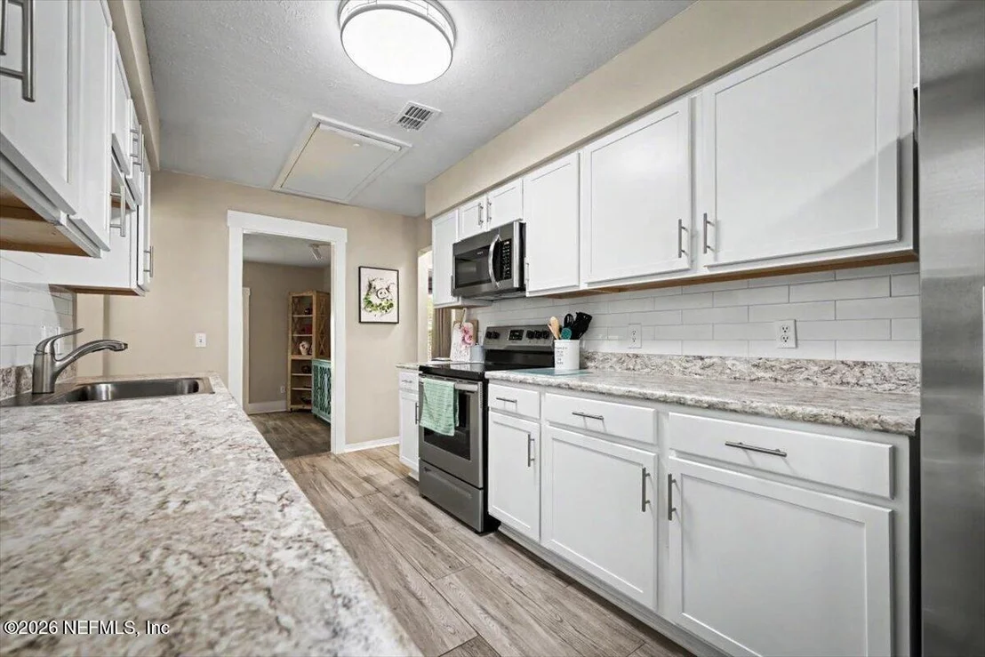 Photo of 1102 MEADOW Drive