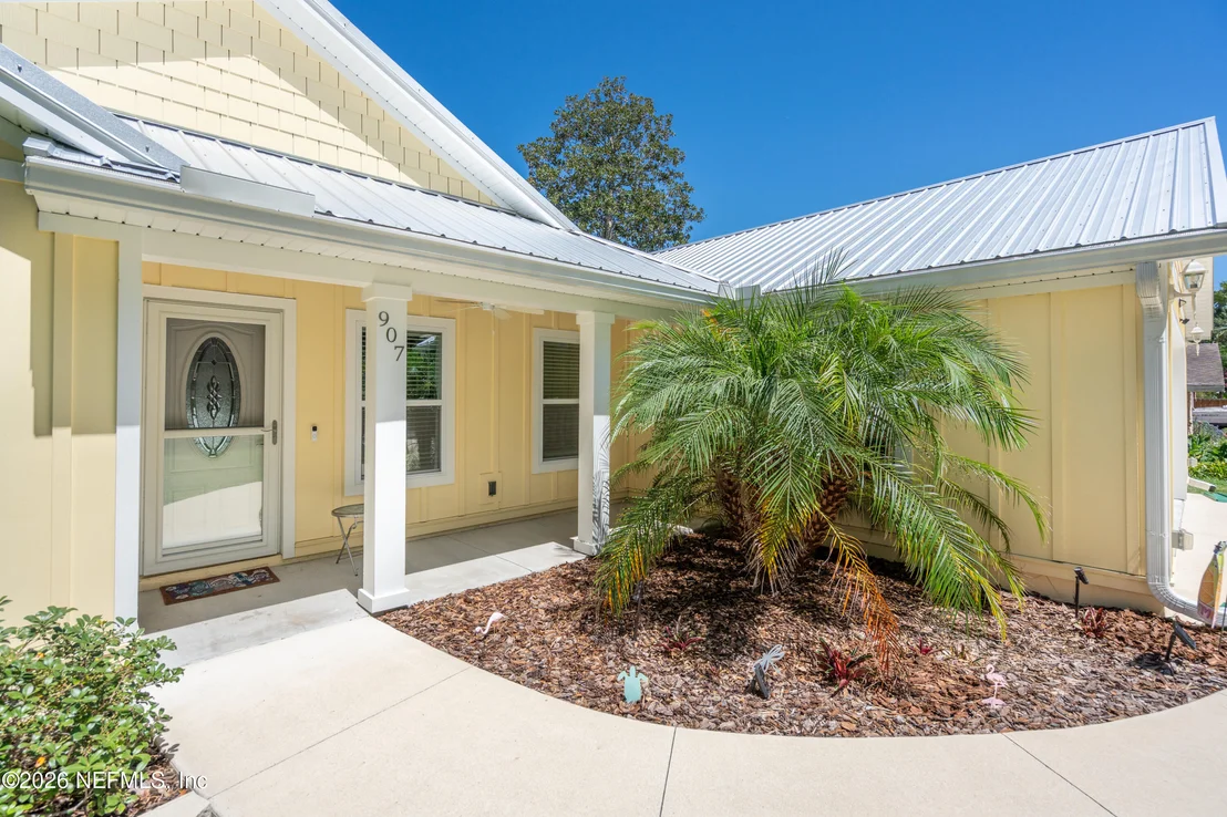 Photo of 907 QUEEN Road