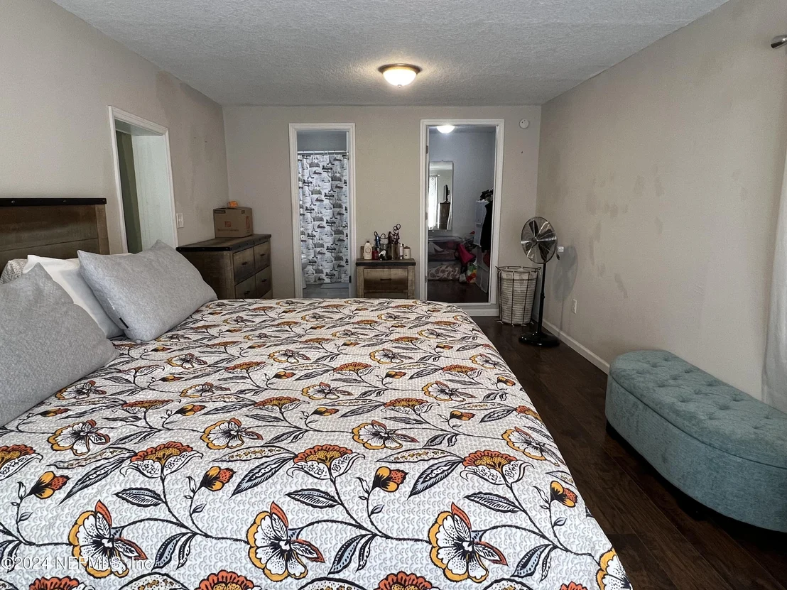 Photo of 5519 RIVER FOREST Drive