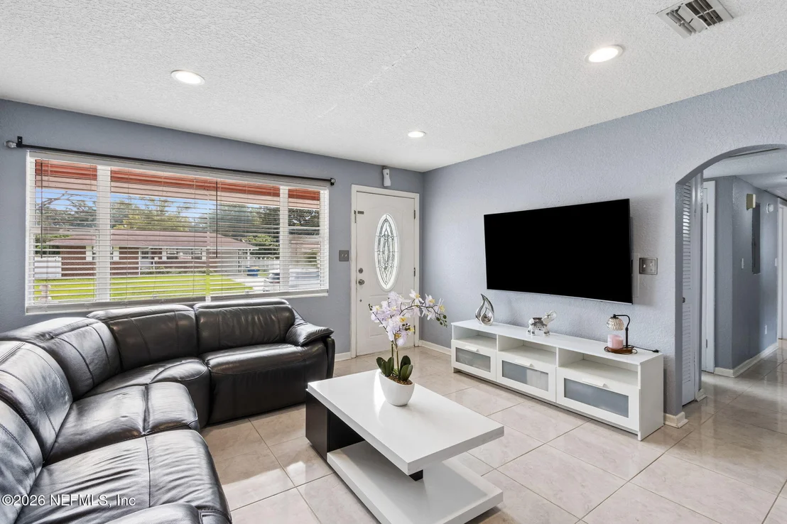 Photo of 2426 LIGUSTRUM Road
