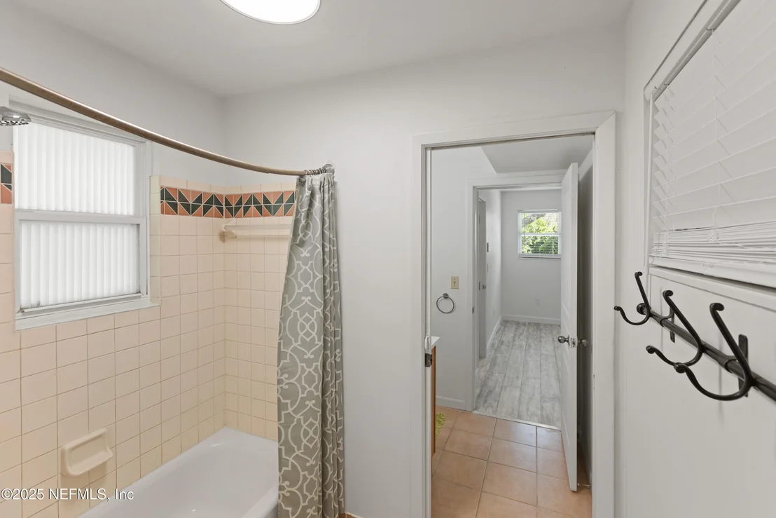 Photo of 303 SE 3RD Avenue