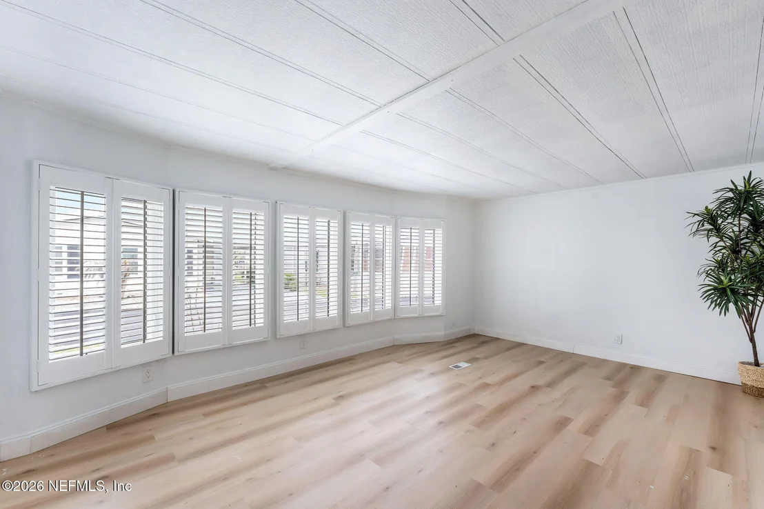 Photo of 264 SEABREEZE Drive