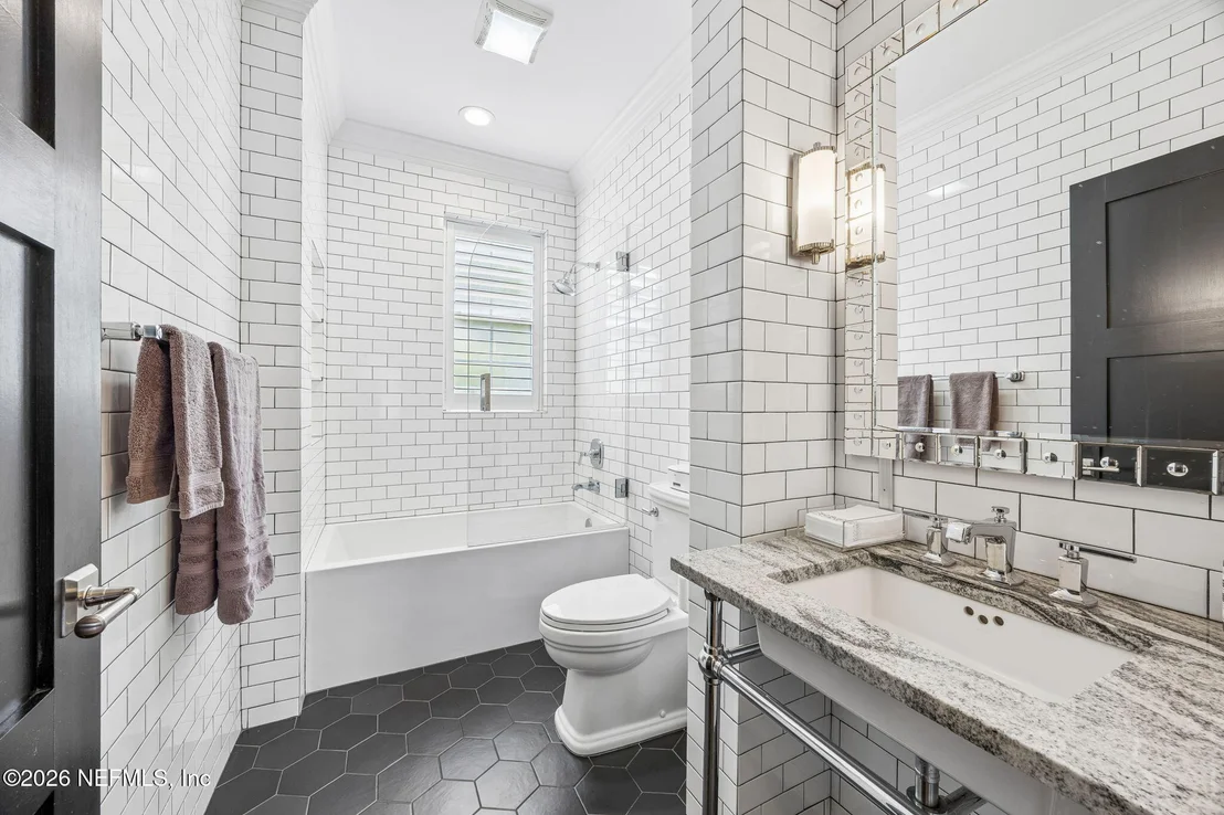 Photo of 1676 RIVER Road
