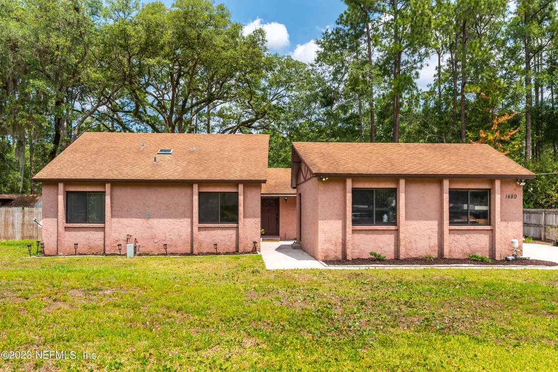 Photo of 1489 SATSUMA Road