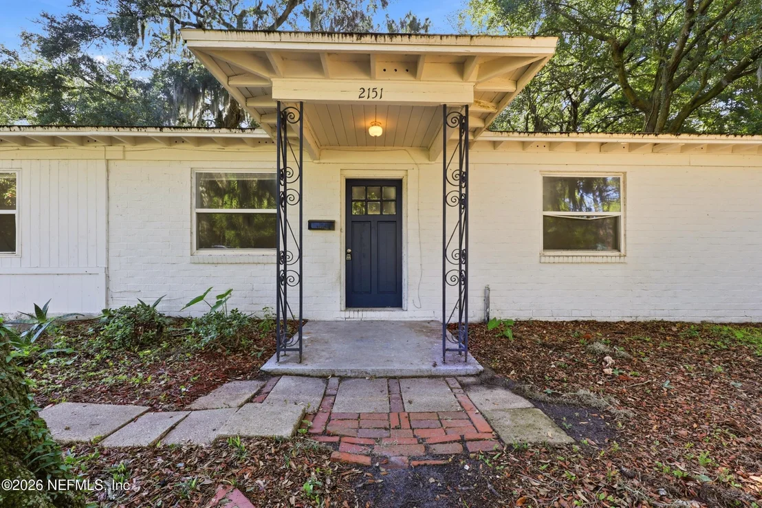 Photo of 2151 MAPLE LEAF Drive E