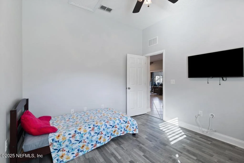 Photo of 10944 LOTHMORE Road