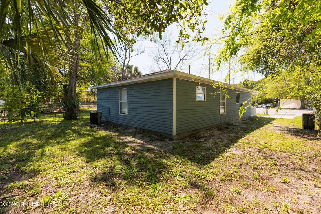 Photo of 1003 DANIEL Street