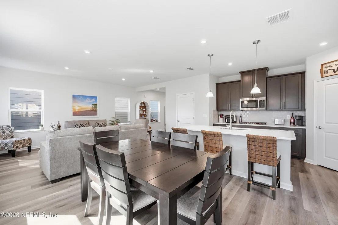 Photo of 289 TOWER Court